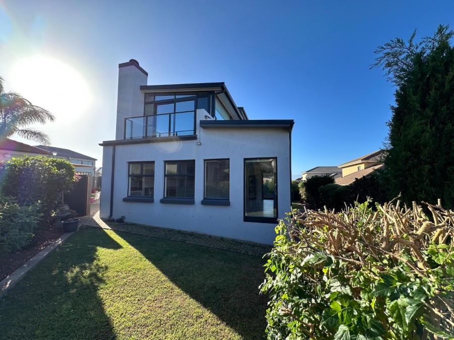 4 Bedroom Property for Sale in Hartenbos Heuwels Western Cape